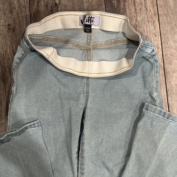 Like new worn a few times ; smoke free home - Picture 2 of 3